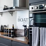 The Boat House Luxury Apartmán *