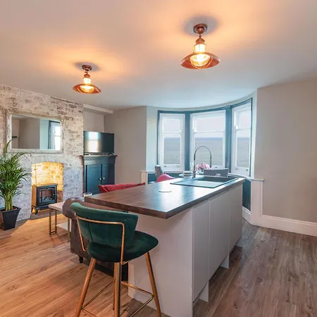 The Boat House Luxury Apartment