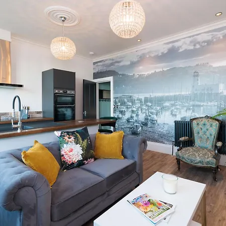 The Boat House Luxury Apartment