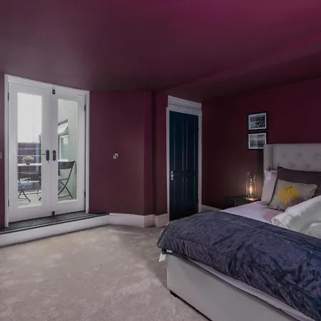 The Boat House Luxury Apartment