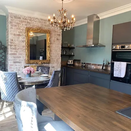 The Boat House Luxury Apartment Scarborough