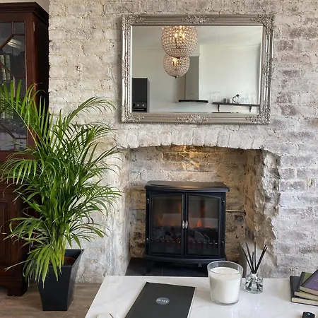 The Boat House Luxury Apartment