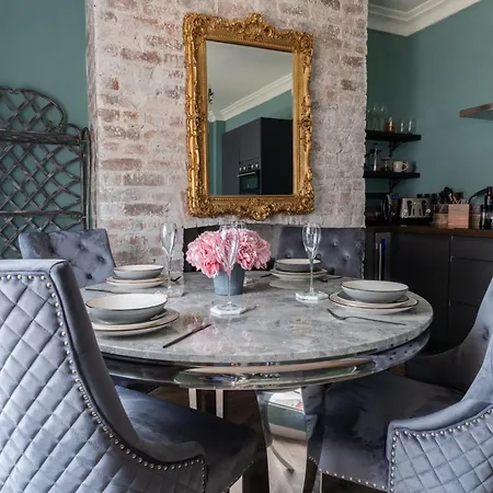 The Boat House Luxury Apartment