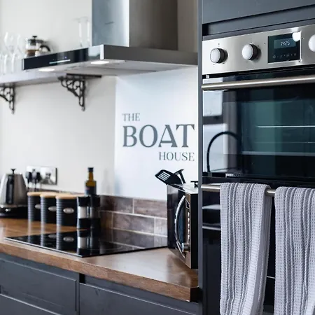 The Boat House Luxury Apartment *