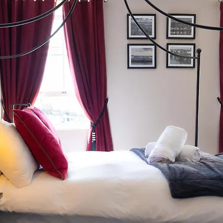 The Boat House Luxury * Scarborough