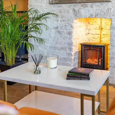 The Boat House Luxury Apartment