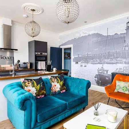The Boat House Luxury Apartment