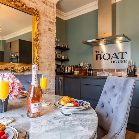 The Boat House Luxury Apartmán