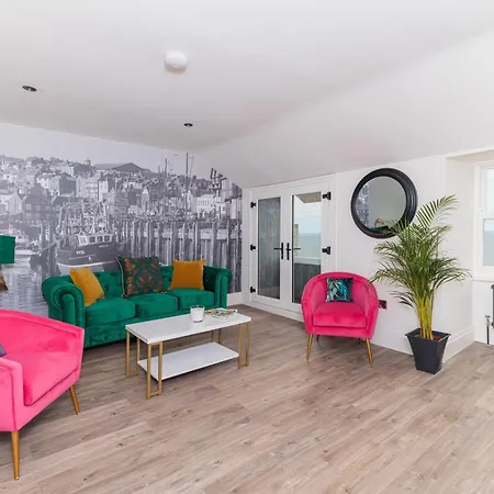 The Boat House Luxury Apartment *