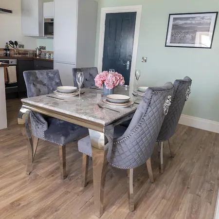 The Boat House Luxury Apartment