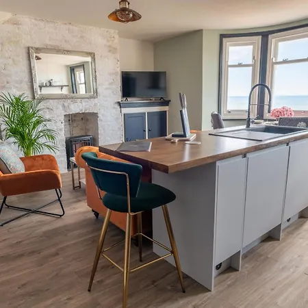 The Boat House Luxury Apartment
