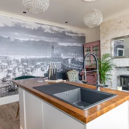 The Boat House Luxury Apartment Scarborough