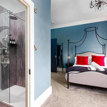 The Boat House Luxury * スカーバラ