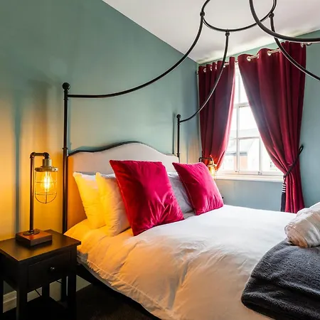 The Boat House Luxury *